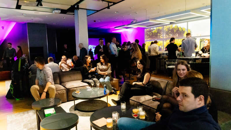 Wspólna zabawa w WaWa Golf Lounge przez ANQ Events